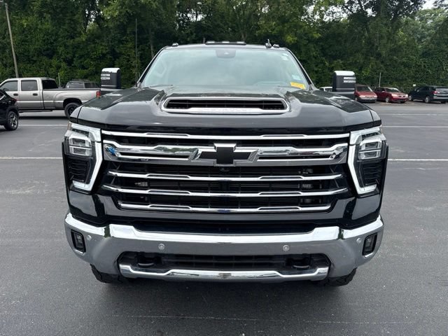 Used 2024 Chevrolet Silverado 2500 LTZ w/ LTZ Premium Package AWD/4WD image 8