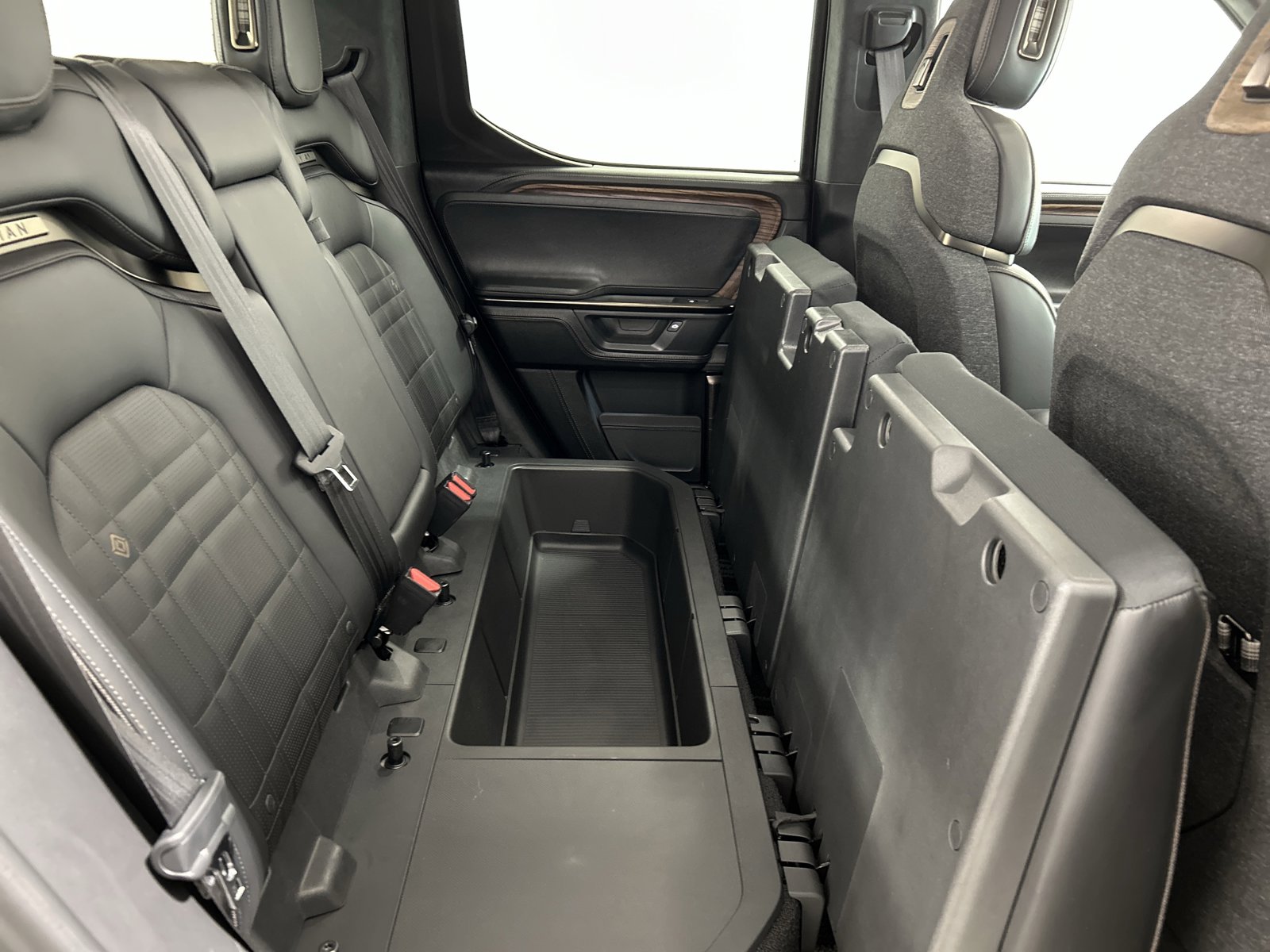 Used 2025 Rivian R1T Premium AWD/4WD image 24