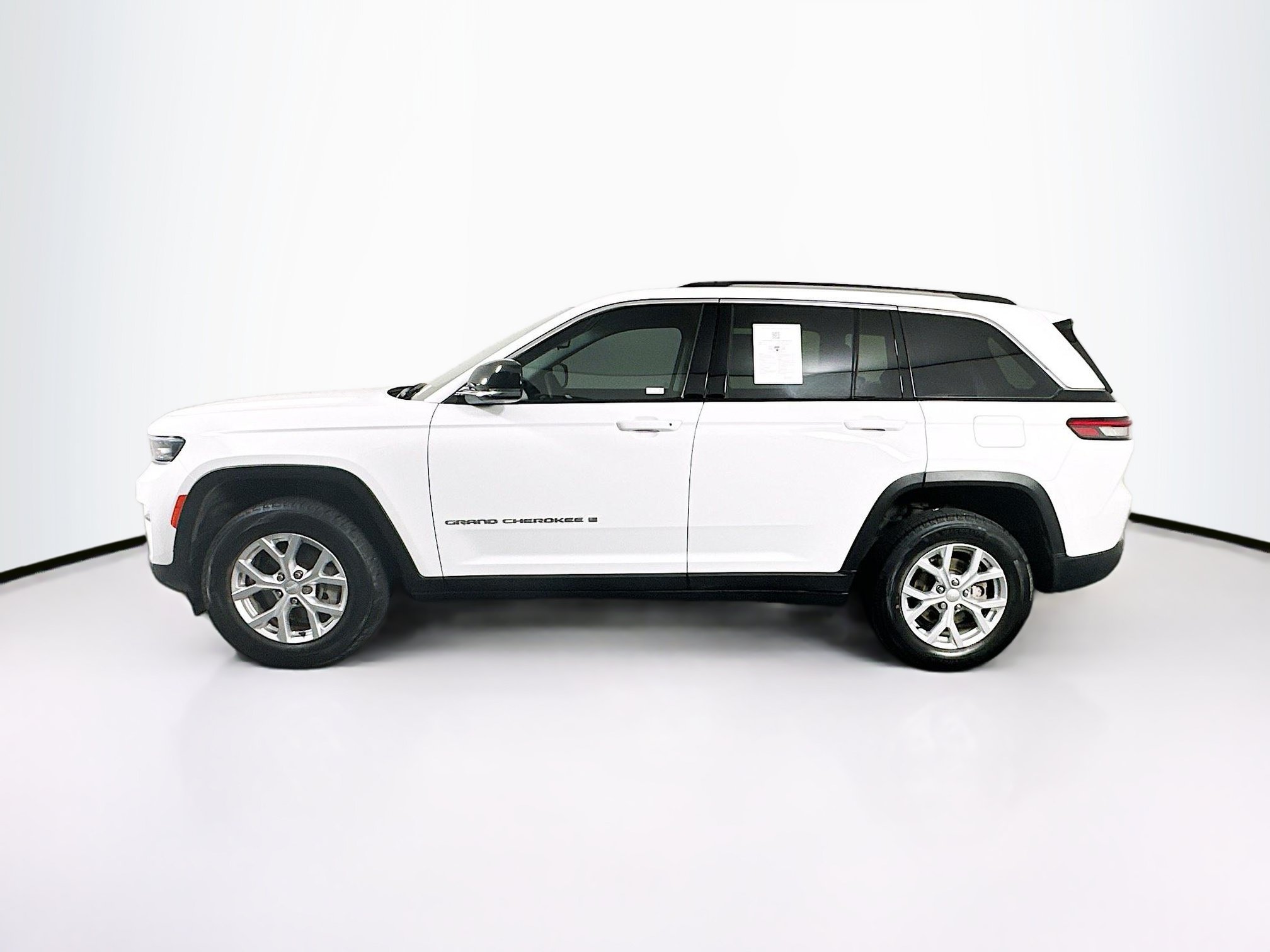 Used 2023 Jeep Grand Cherokee Limited RWD image 4