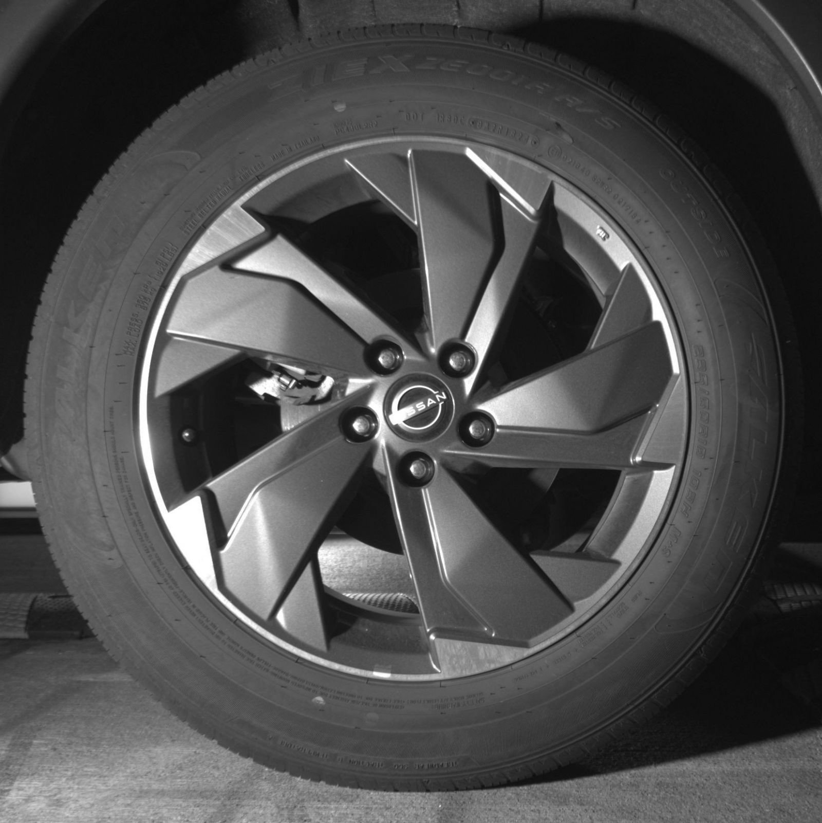 Used 2025 Nissan Rogue SV FWD image 18
