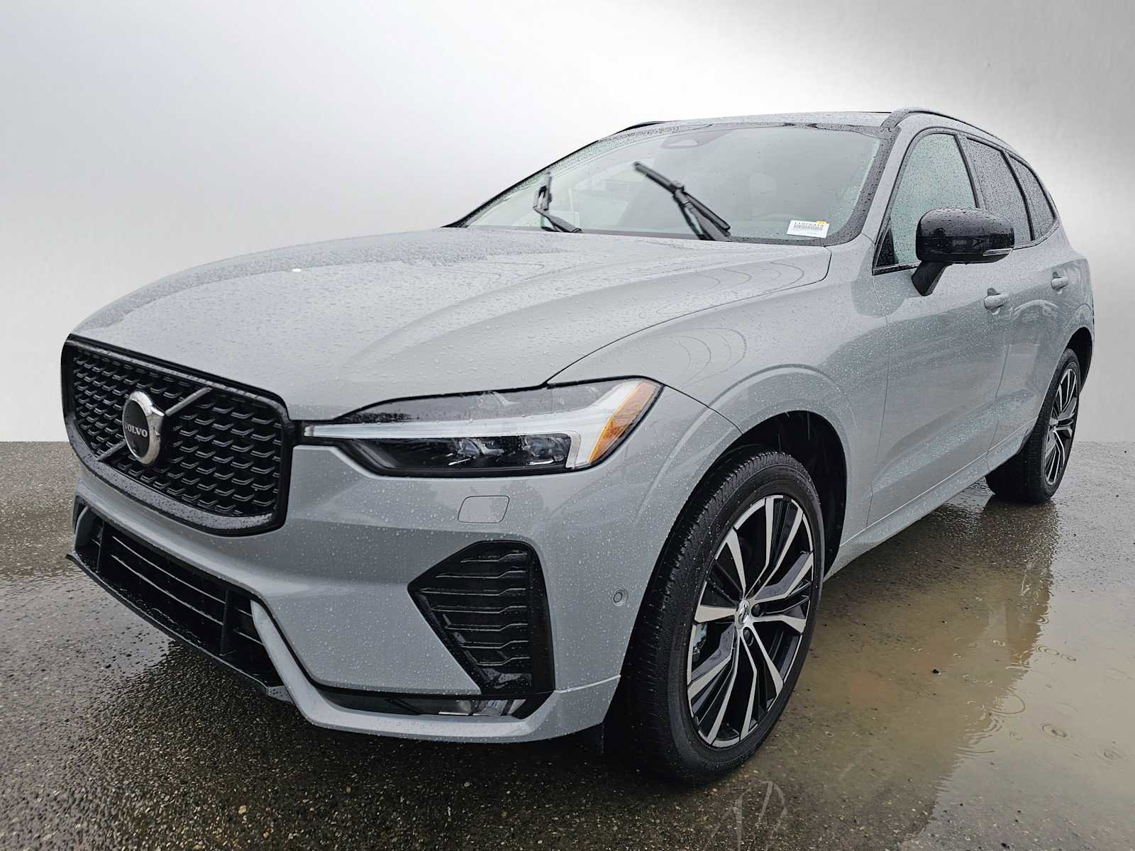 Certified 2025 Volvo XC60 B5 Plus image 7