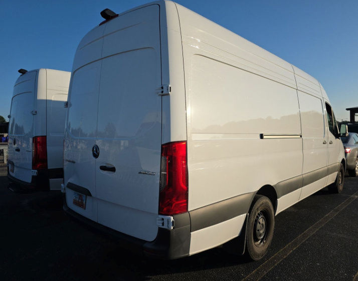 Used 2025 Mercedes-Benz Sprinter 2500 image 5
