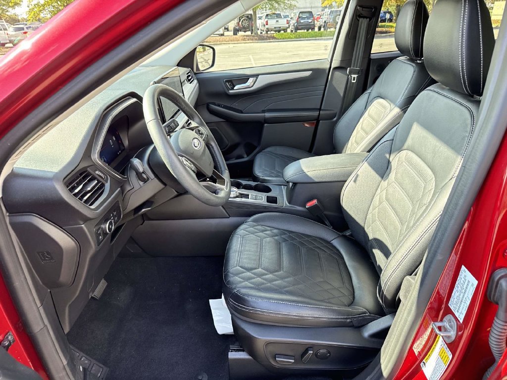 Used 2023 Ford Escape SE w/ PHEV Premium Package FWD image 6