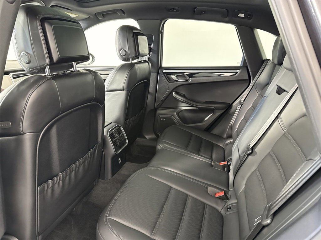 Certified 2021 Porsche Macan S image 26