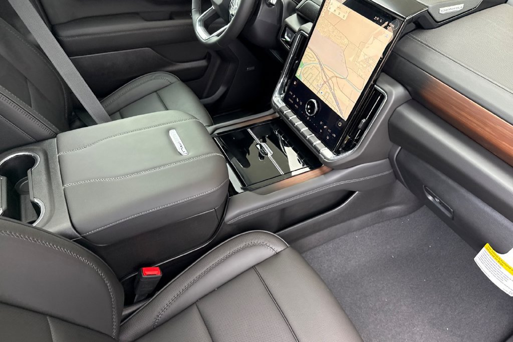 New 2026 GMC Yukon XL Denali w/ Denali Reserve Package RWD image 20