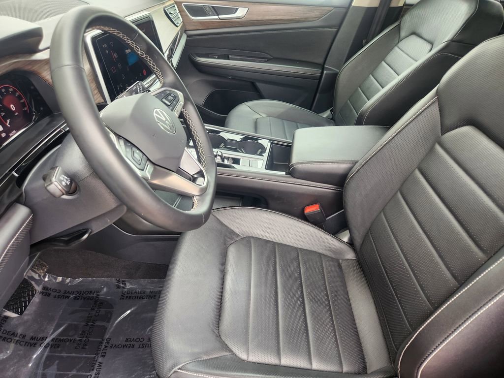 Used 2025 Volkswagen Atlas SEL AWD/4WD image 4