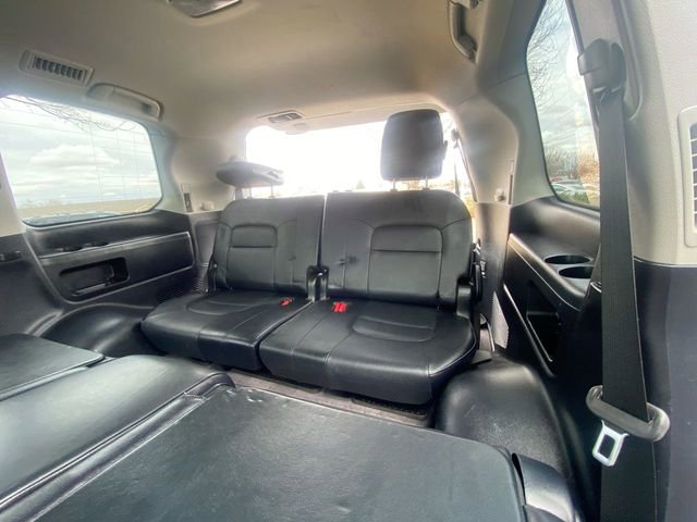 Used 2013 Toyota Land Cruiser image 23