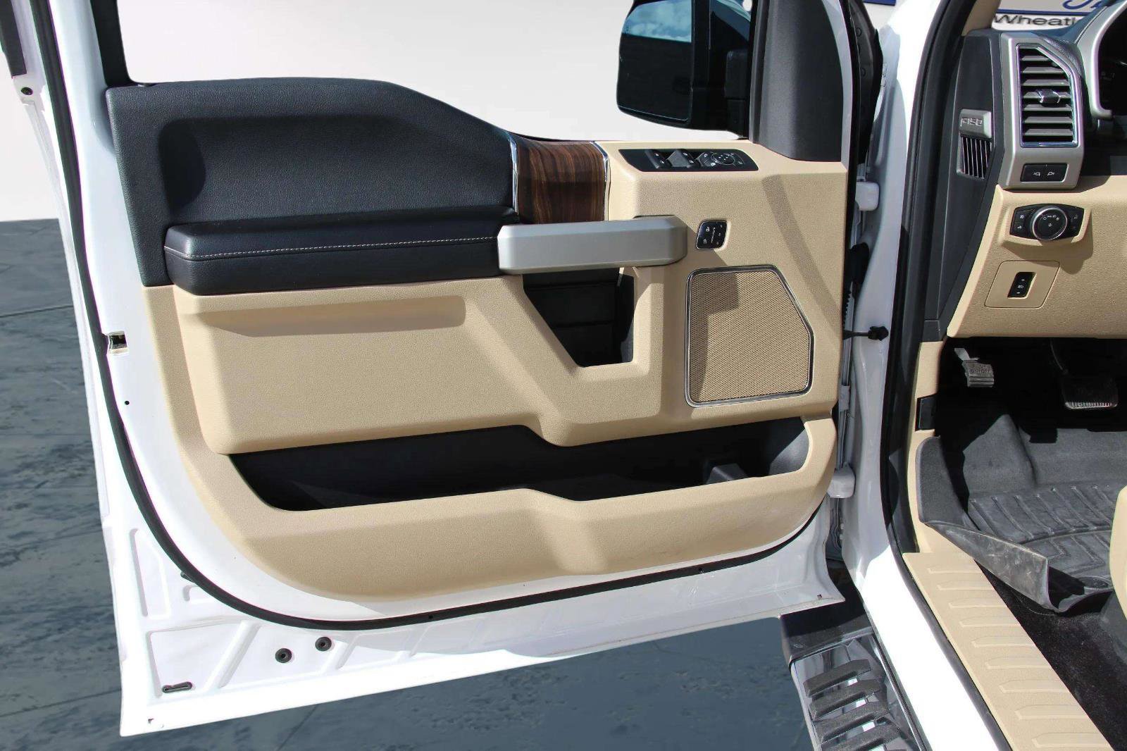 Used 2016 Ford F150 Lariat image 13