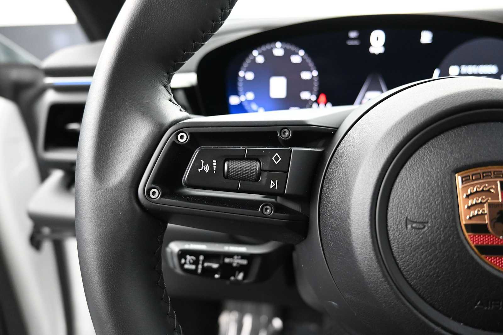Certified 2025 Porsche Macan Electric RWD image 16