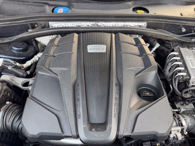 Certified 2022 Porsche Macan S AWD/4WD image 39