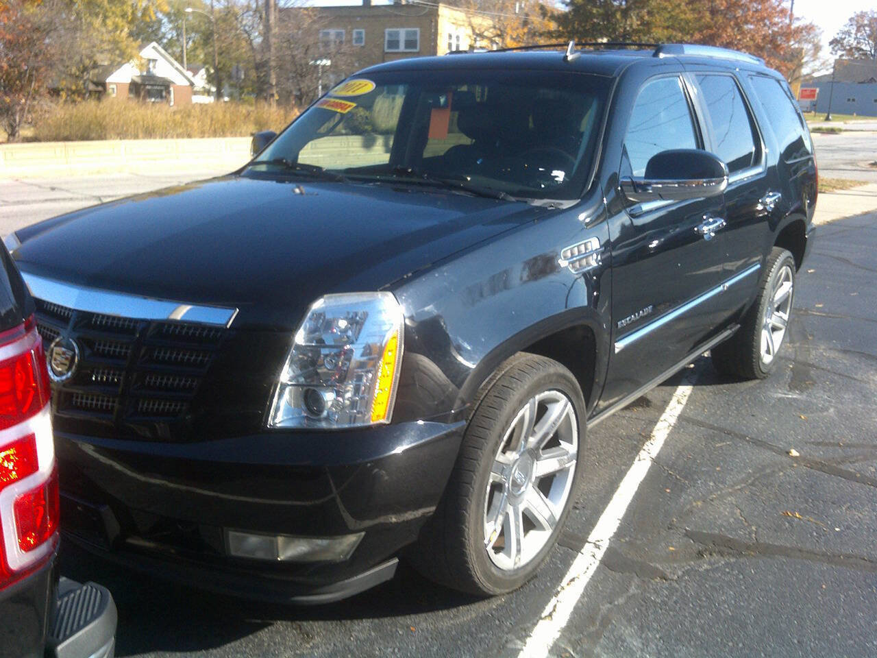 Used 2011 Cadillac Escalade Premium image 2