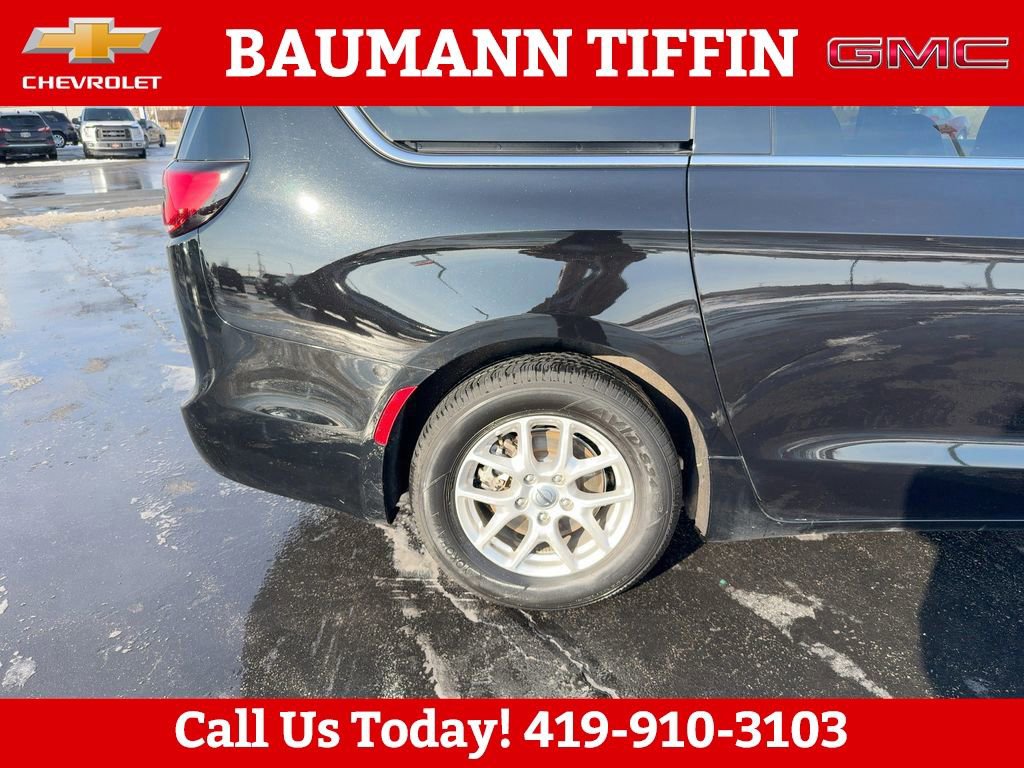 Used 2024 Chrysler Pacifica Touring-L image 27