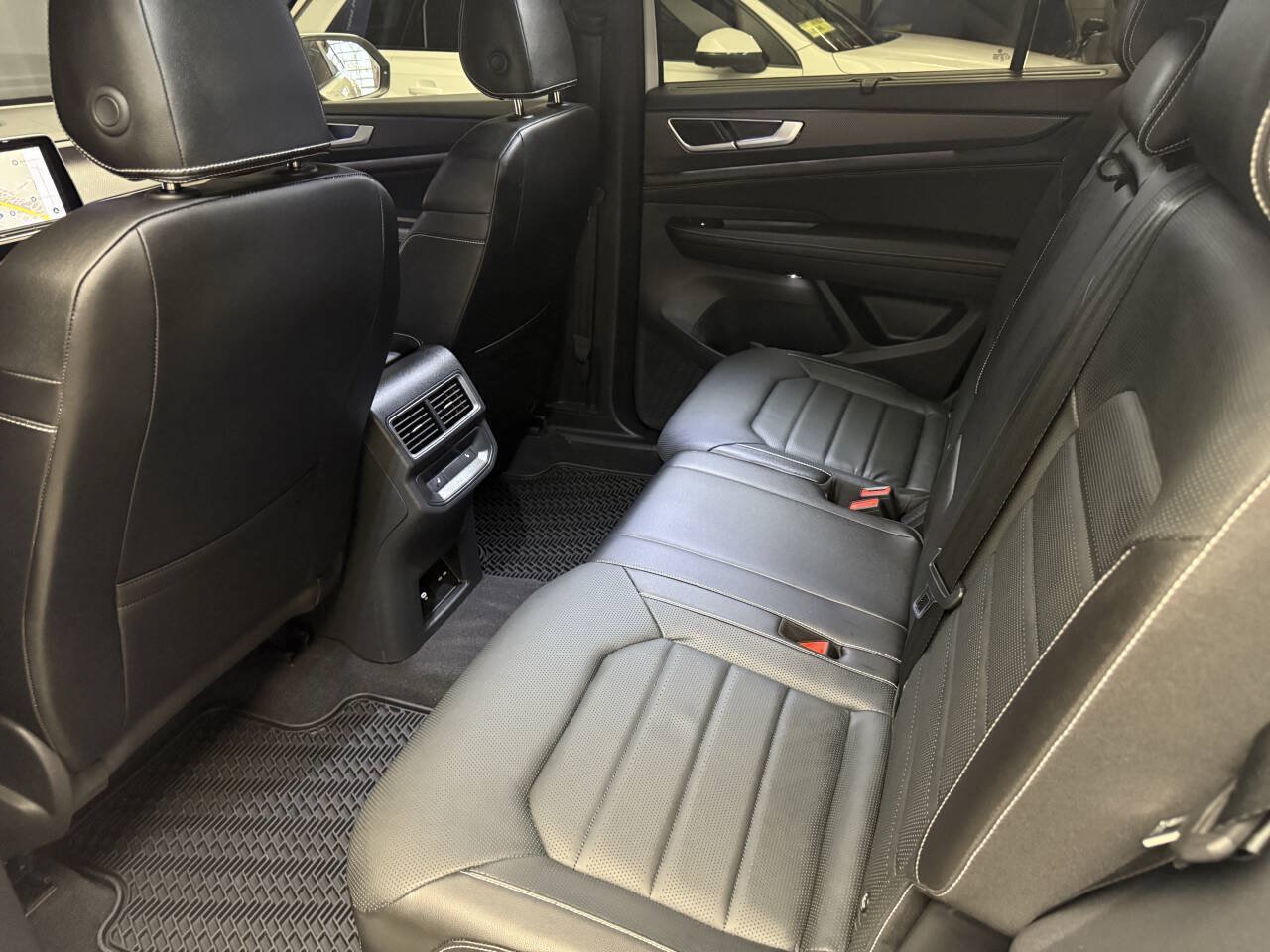 Used 2024 Volkswagen Atlas Cross Sport SEL R-Line AWD/4WD image 18