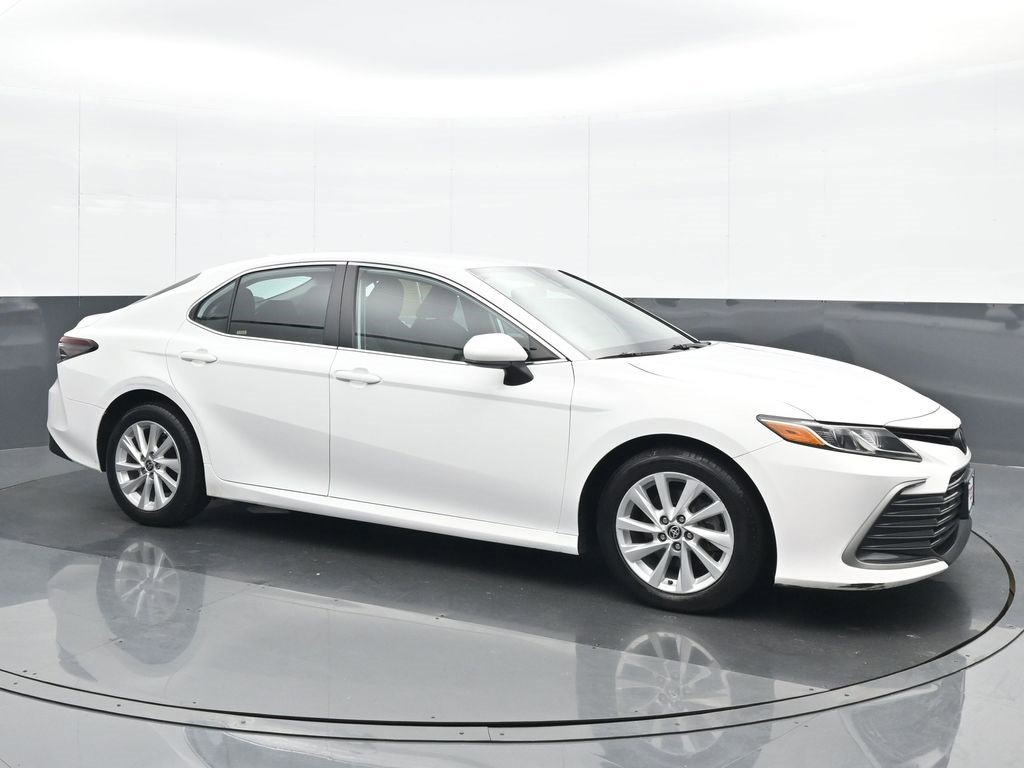 Used 2022 Toyota Camry LE image 8