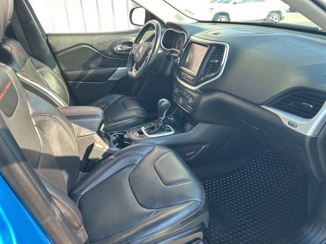 Used 2018 Jeep Cherokee Trailhawk w/ Quick Order Package 27L image 39