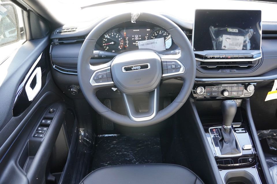 New 2025 Jeep Compass Latitude w/ Sun & Sound Group image 12