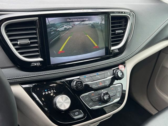Used 2024 Chrysler Pacifica Select image 27