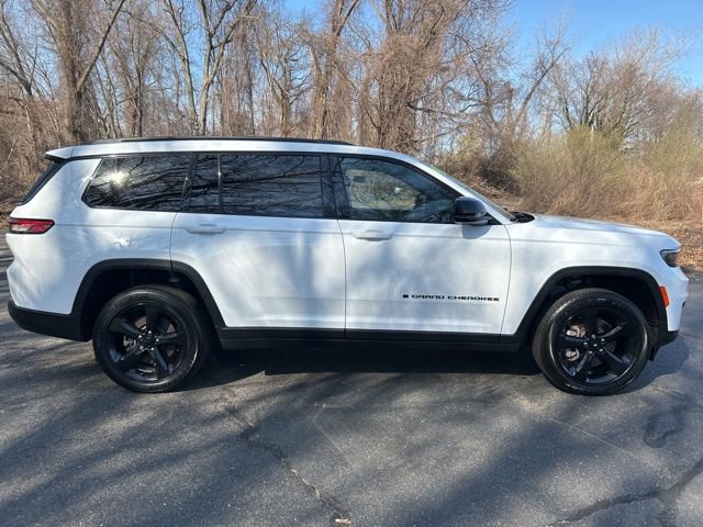 Used 2023 Jeep Grand Cherokee L Laredo AWD/4WD image 3