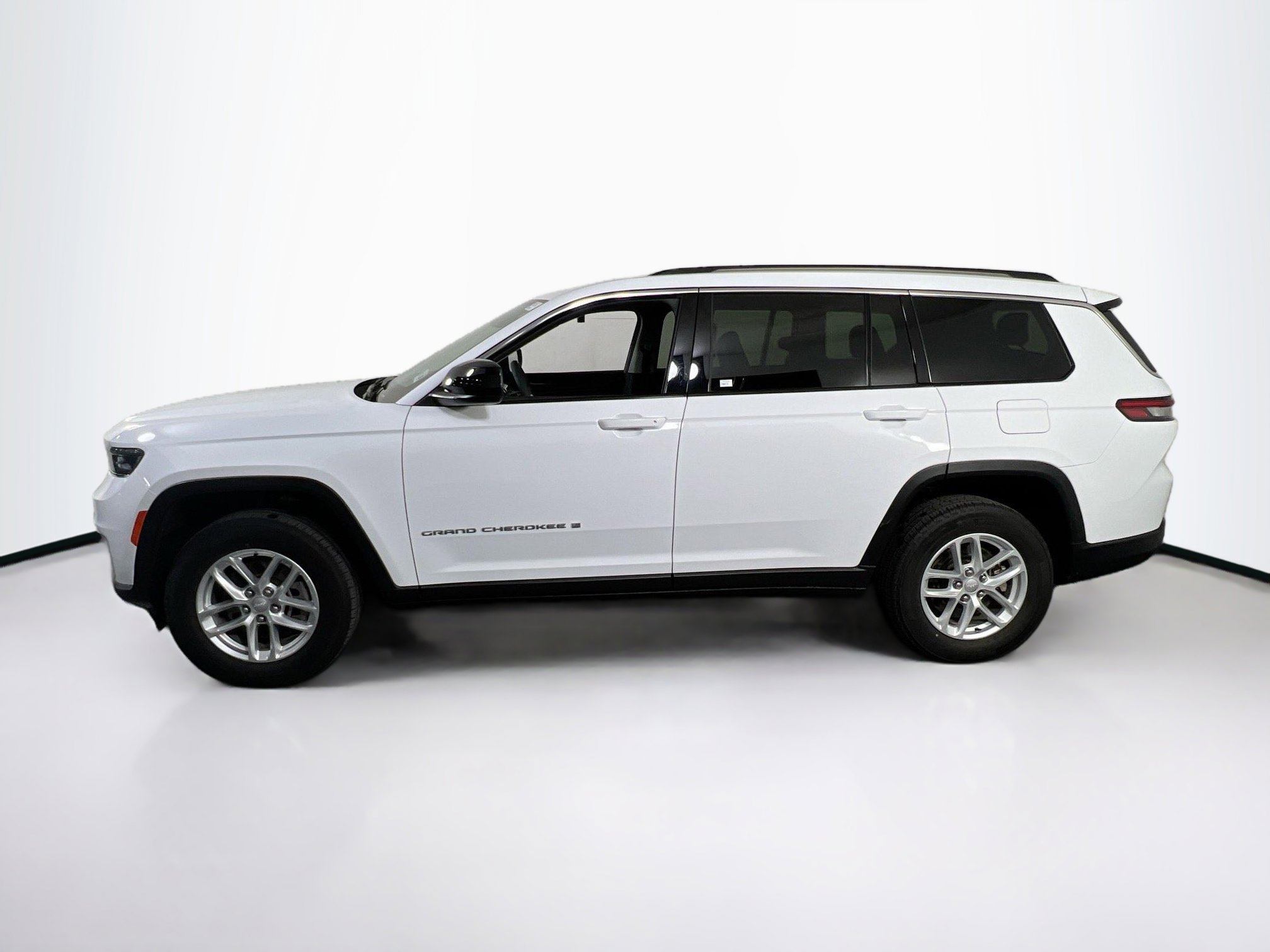 Used 2023 Jeep Grand Cherokee L Laredo w/ Luxury Tech Group I AWD/4WD image 8
