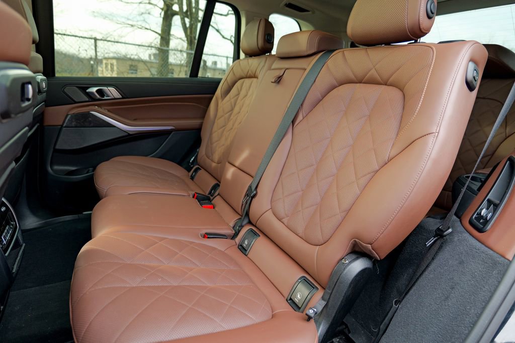 Used 2023 BMW X7 xDrive40i w/ Premium Package image 29