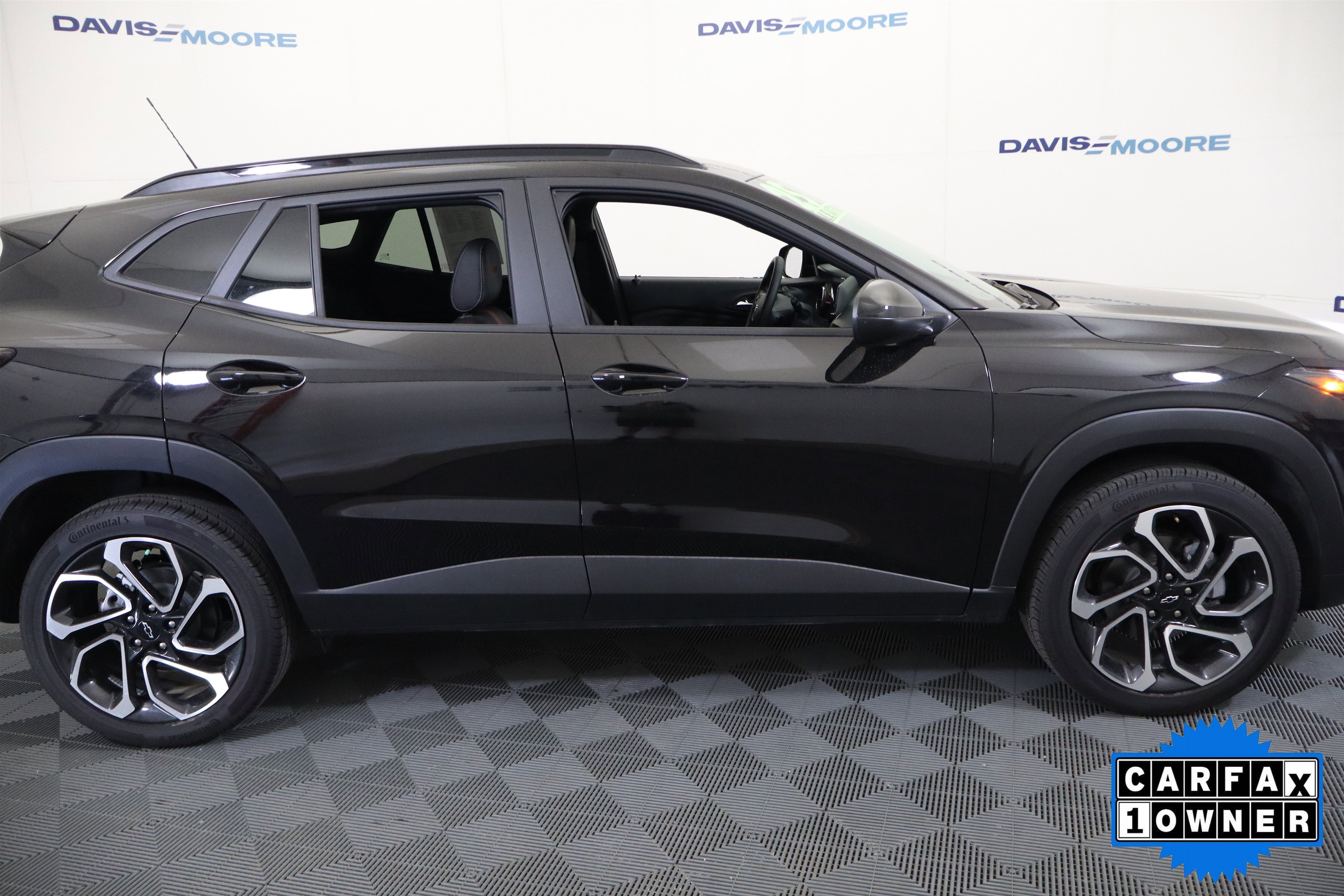 Used 2025 Chevrolet Trax RS w/ Driver Confidence Package FWD image 5