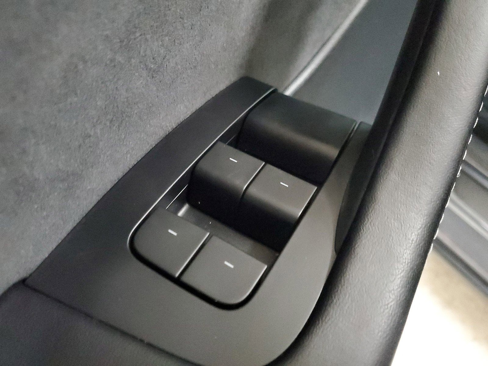 Used 2022 Tesla Model Y Long Range image 21