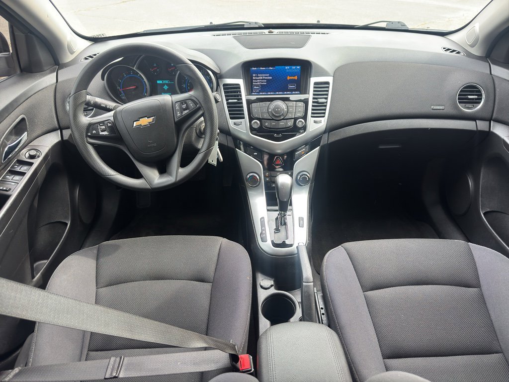 Used 2015 Chevrolet Cruze LT w/ Technology Package image 11