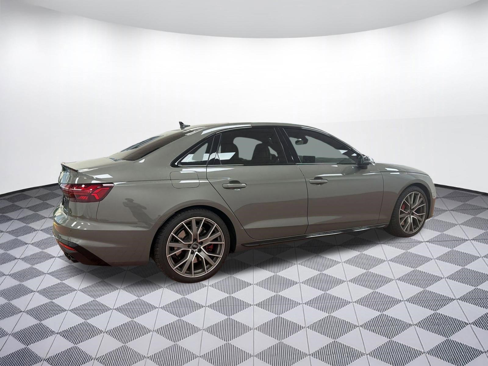 Used 2024 Audi S4 Premium Plus w/ Premium Plus Package image 9