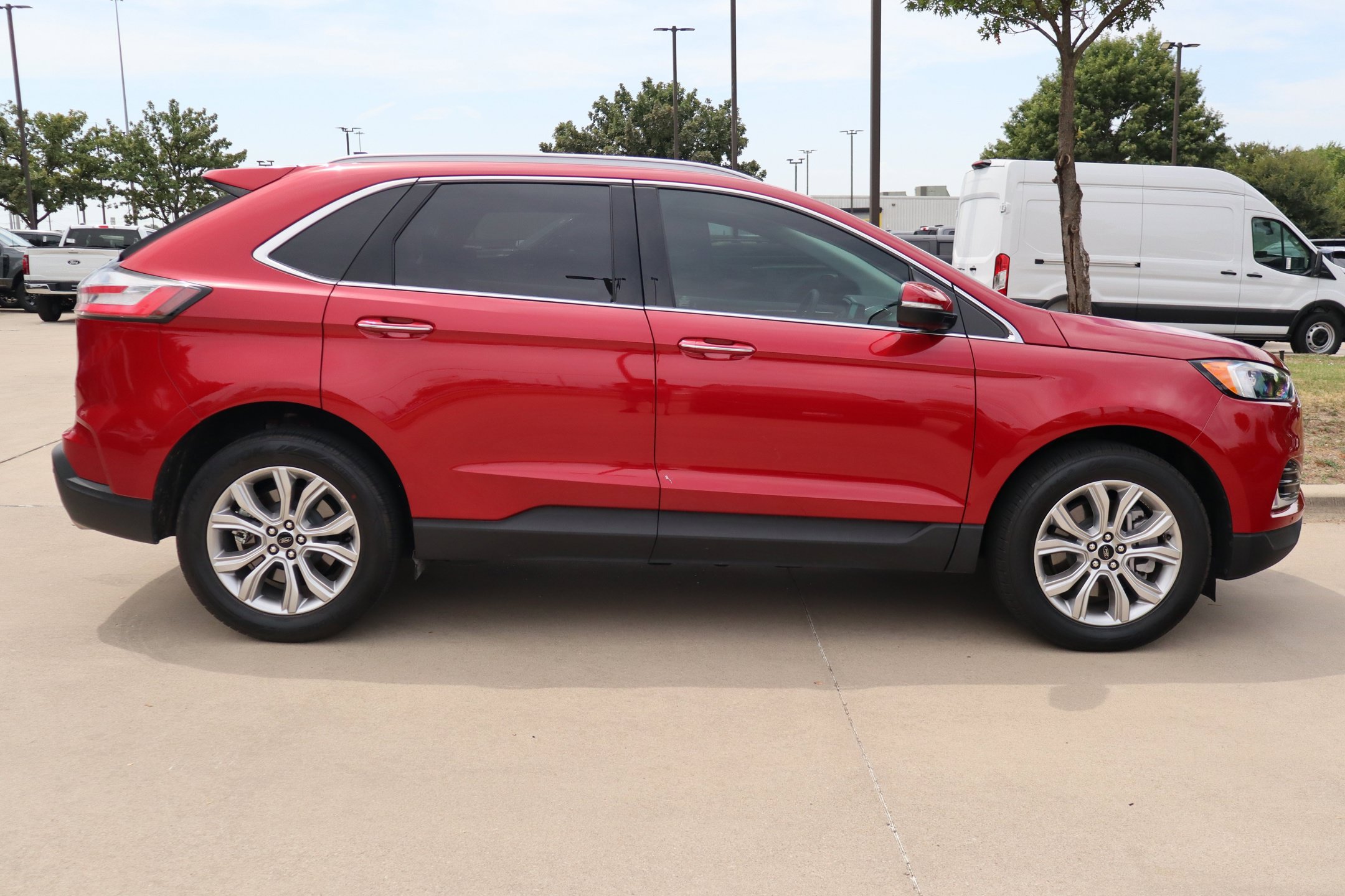 Used 2024 Ford Edge Titanium AWD/4WD image 2