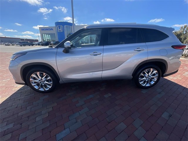 Used 2023 Toyota Highlander Limited image 36