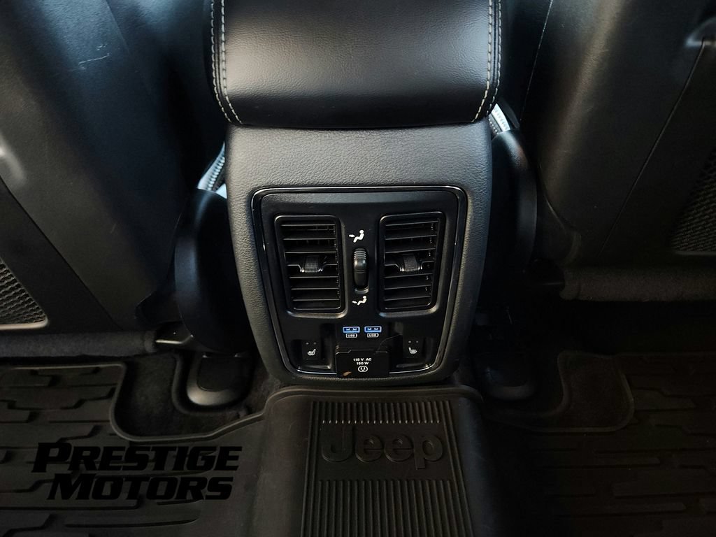 Used 2015 Jeep Grand Cherokee SRT w/ Luxury Group II AWD/4WD image 22