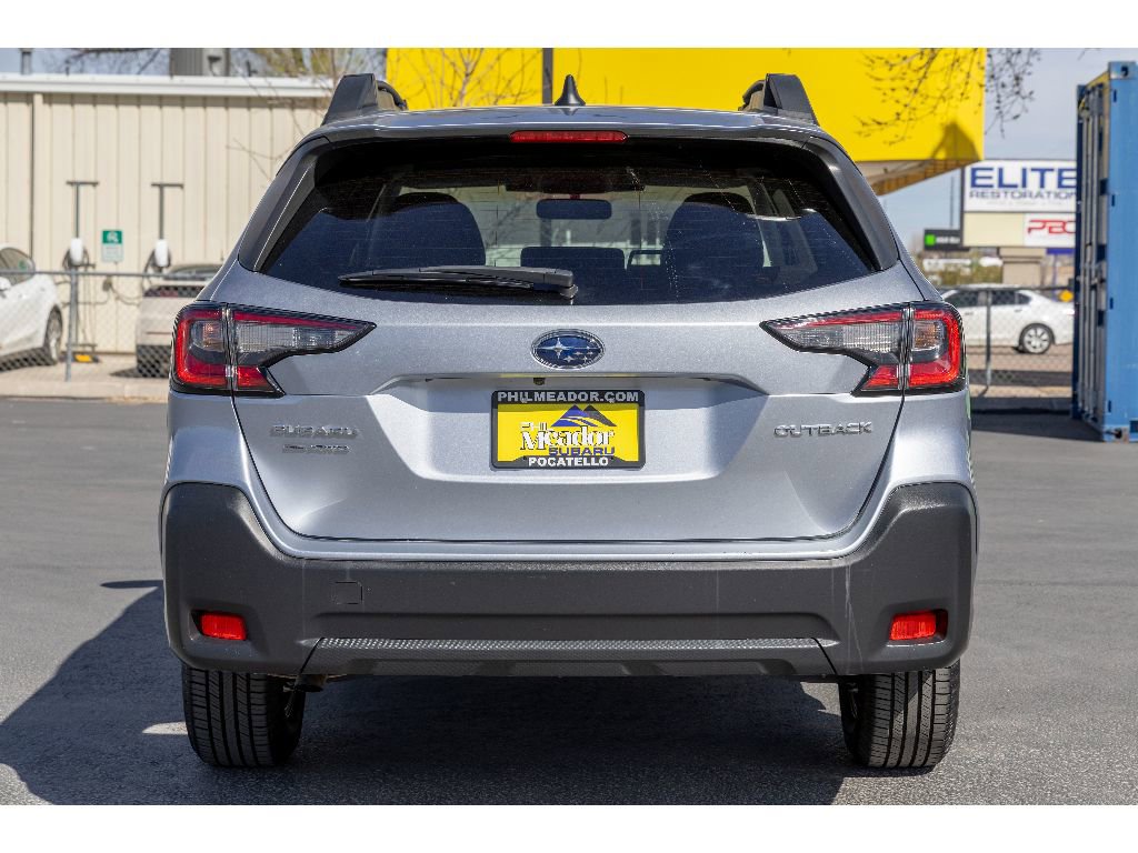 Used 2023 Subaru Outback Premium AWD/4WD image 4