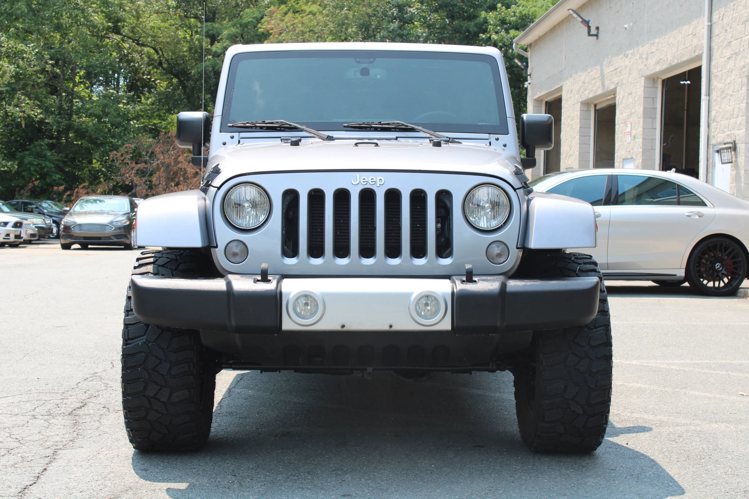 Used 2015 Jeep Wrangler Unlimited Sahara w/ Connectivity Group AWD/4WD image 2