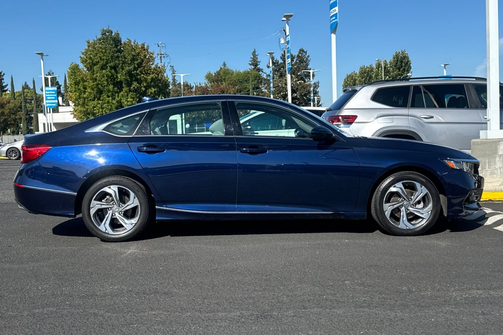 Used 2020 Honda Accord EX image 8