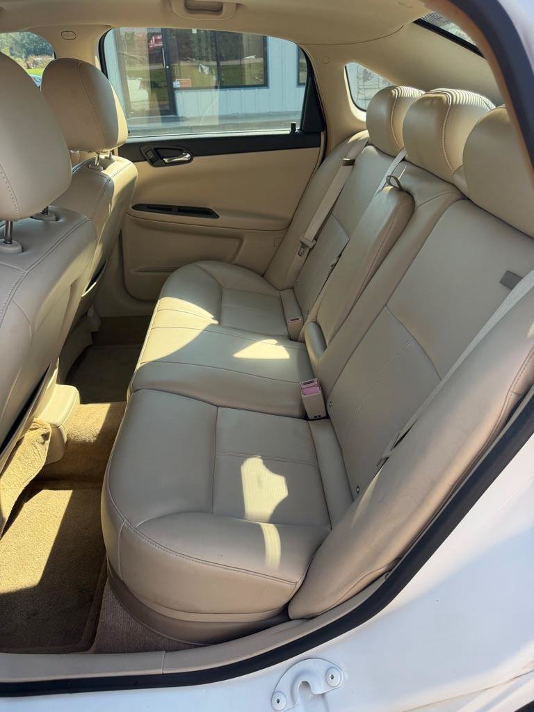 Used 2010 Chevrolet Impala LTZ FWD image 6