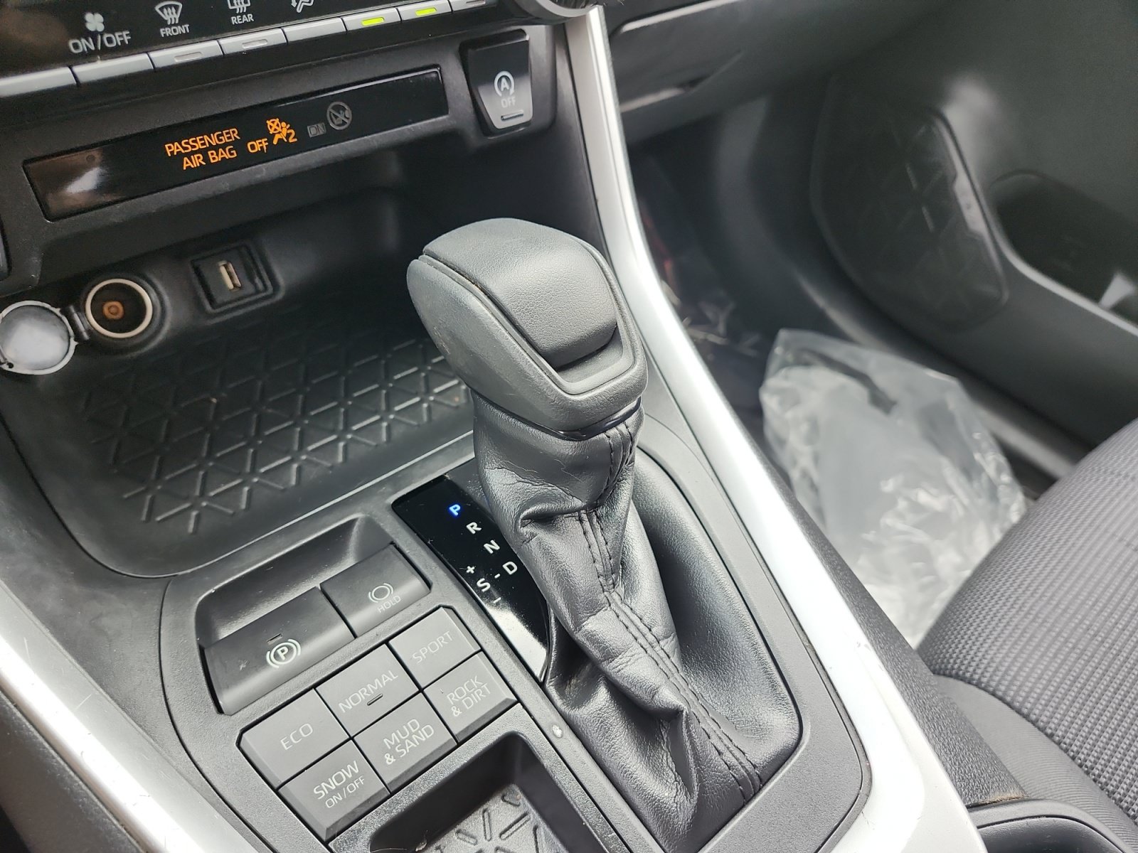 Used 2020 Toyota RAV4 LE w/ All Weather Liner Package AWD/4WD image 22