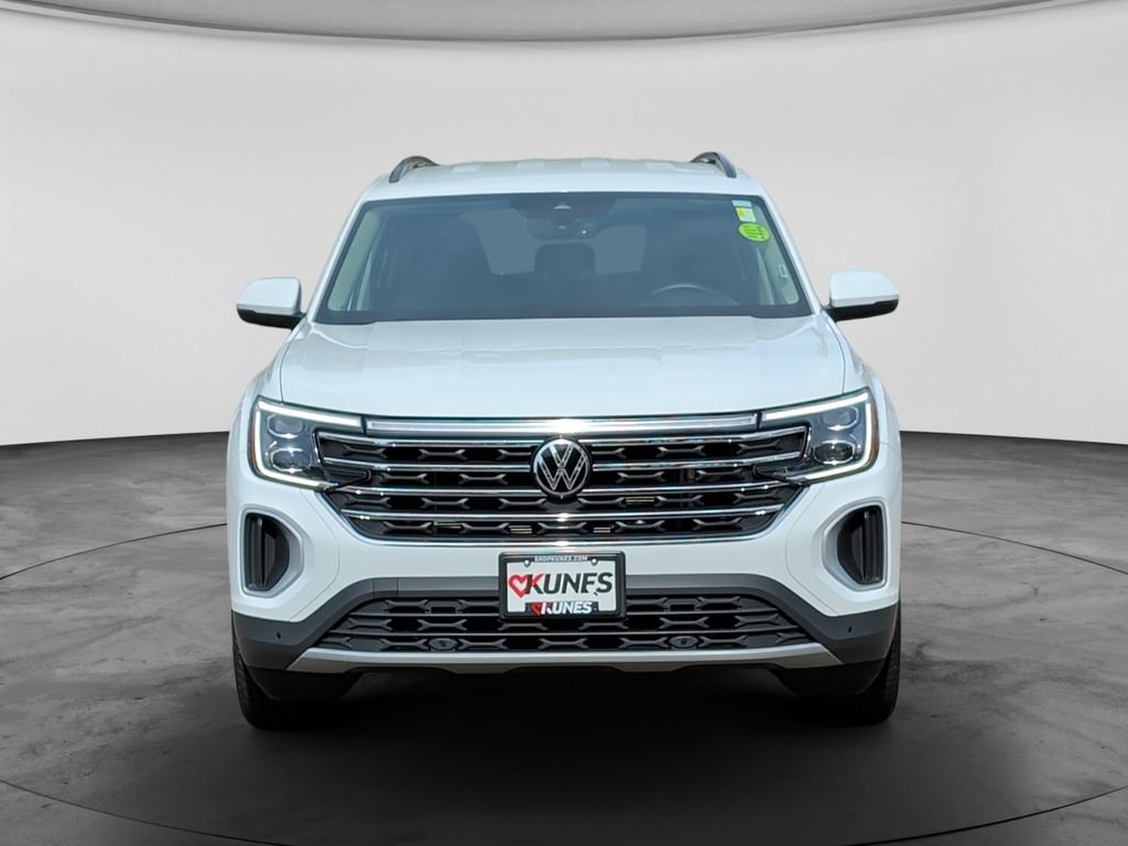 Used 2025 Volkswagen Atlas SE AWD/4WD image 2