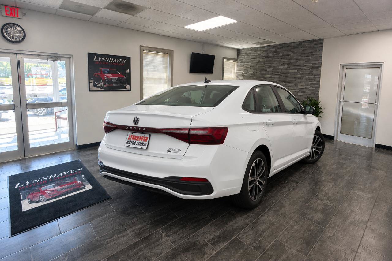 Used 2025 Volkswagen Jetta Sport FWD image 3