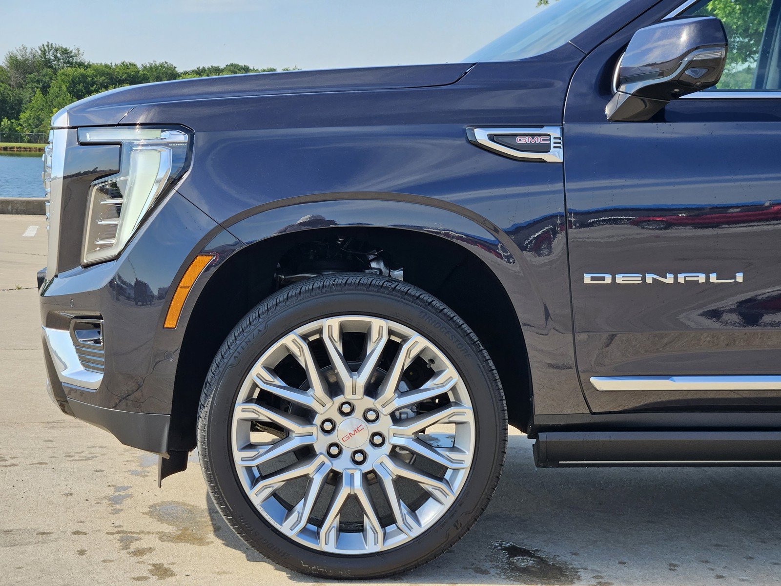 New 2026 GMC Yukon Denali w/ Denali Reserve Package AWD/4WD image 6