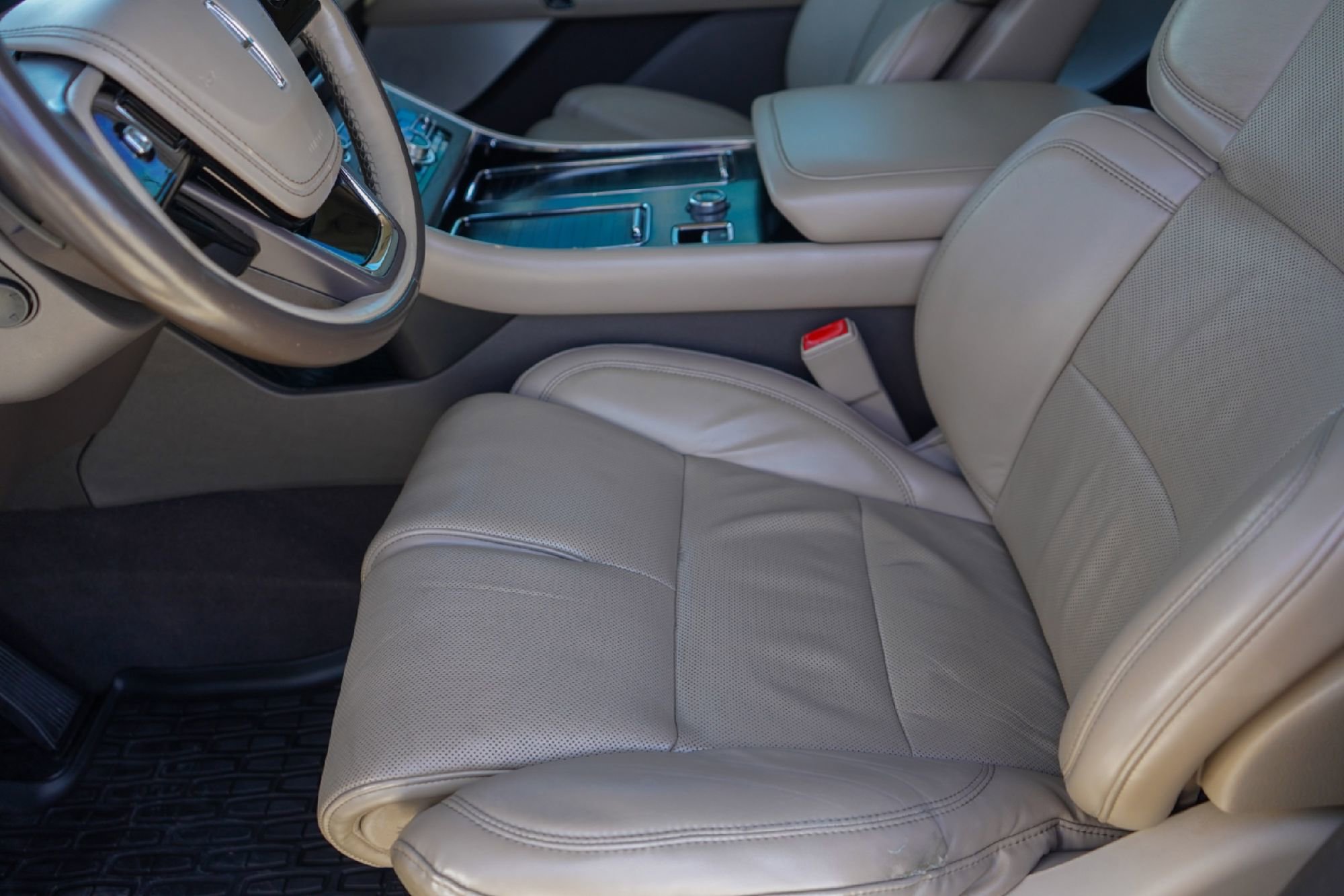 Used 2020 Lincoln Aviator Reserve w/ Equipment Group 202A image 9