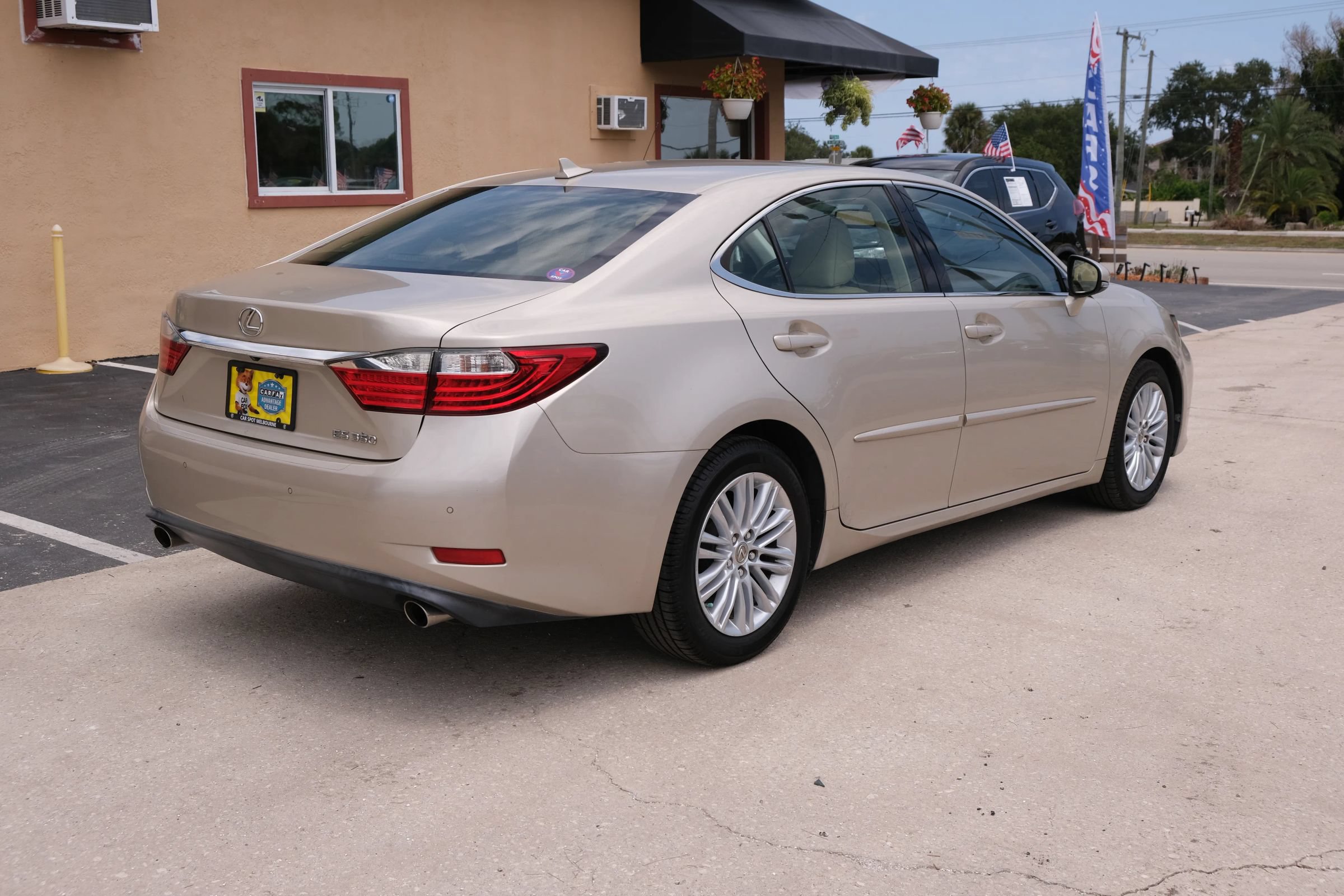 Used 2014 Lexus ES 350 w/ Luxury Package FWD image 5