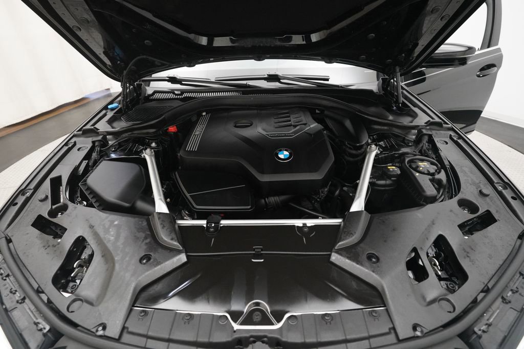 Used 2021 BMW 530i xDrive w/ Convenience Package image 3