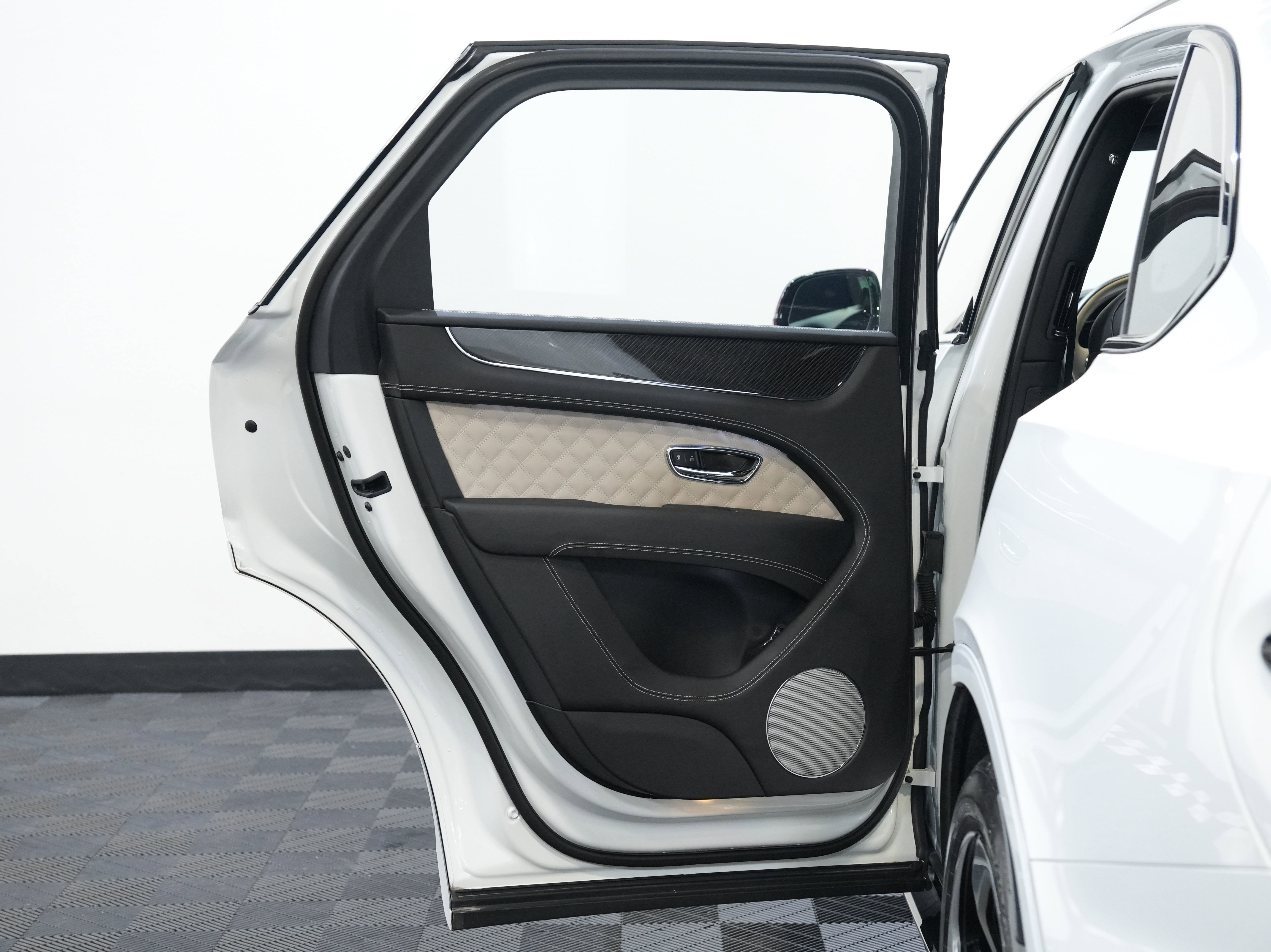 Used 2022 Bentley Bentayga image 25