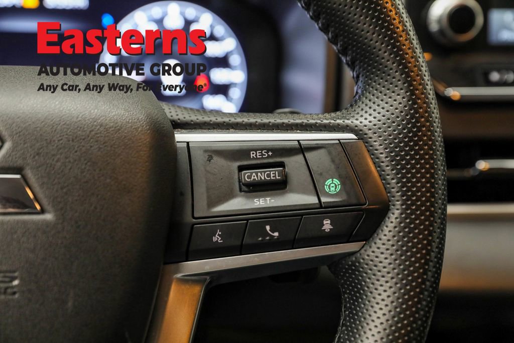 Used 2023 Mitsubishi Outlander SE image 16