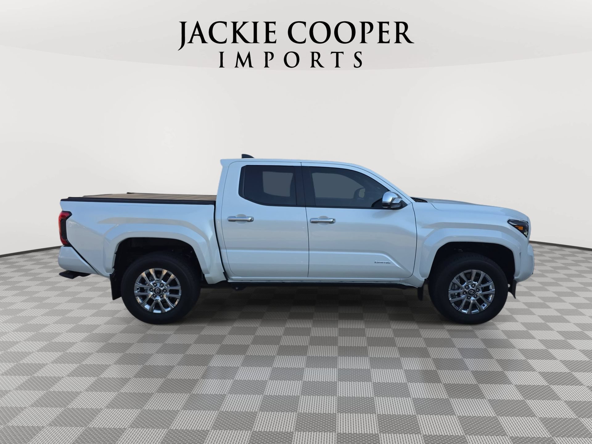 Used 2025 Toyota Tacoma Limited AWD/4WD image 4