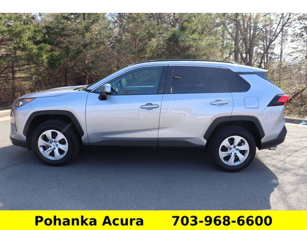 Used 2021 Toyota RAV4 LE image 4