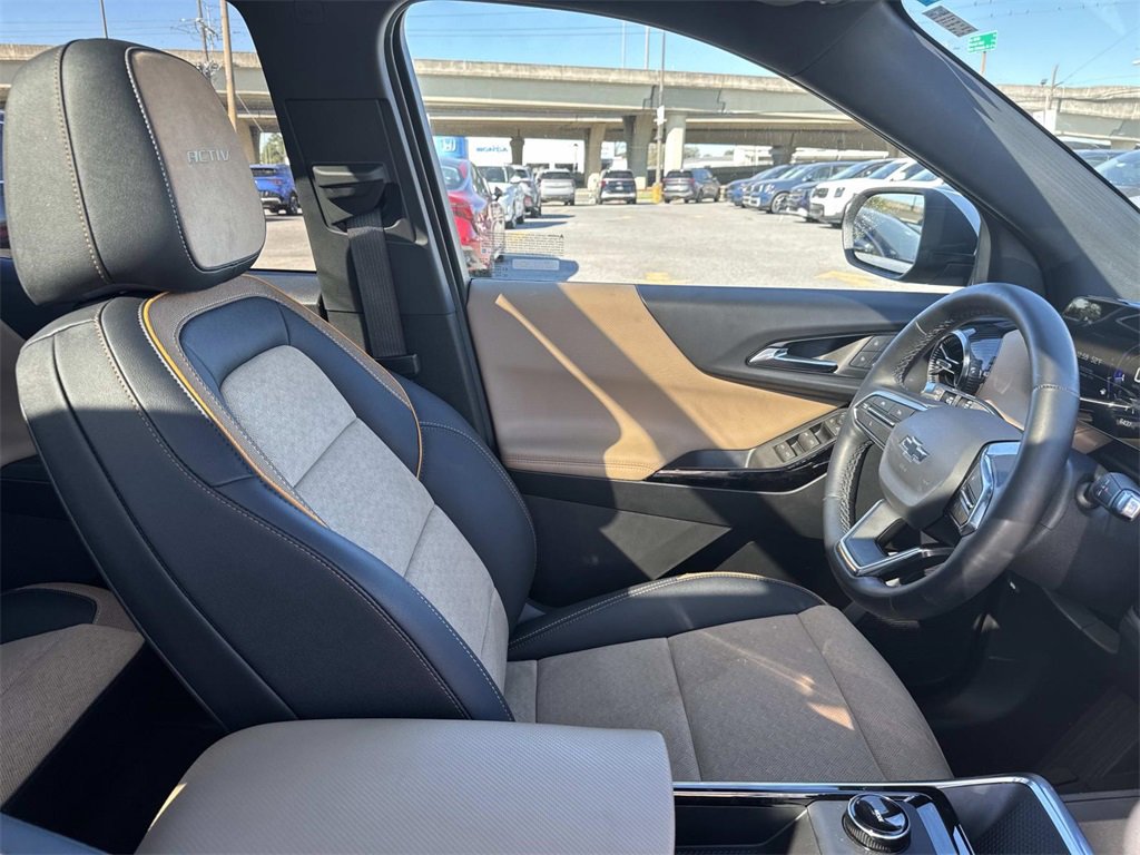 Used 2025 Chevrolet Equinox ACTIV w/ Safety and Technology Package image 23