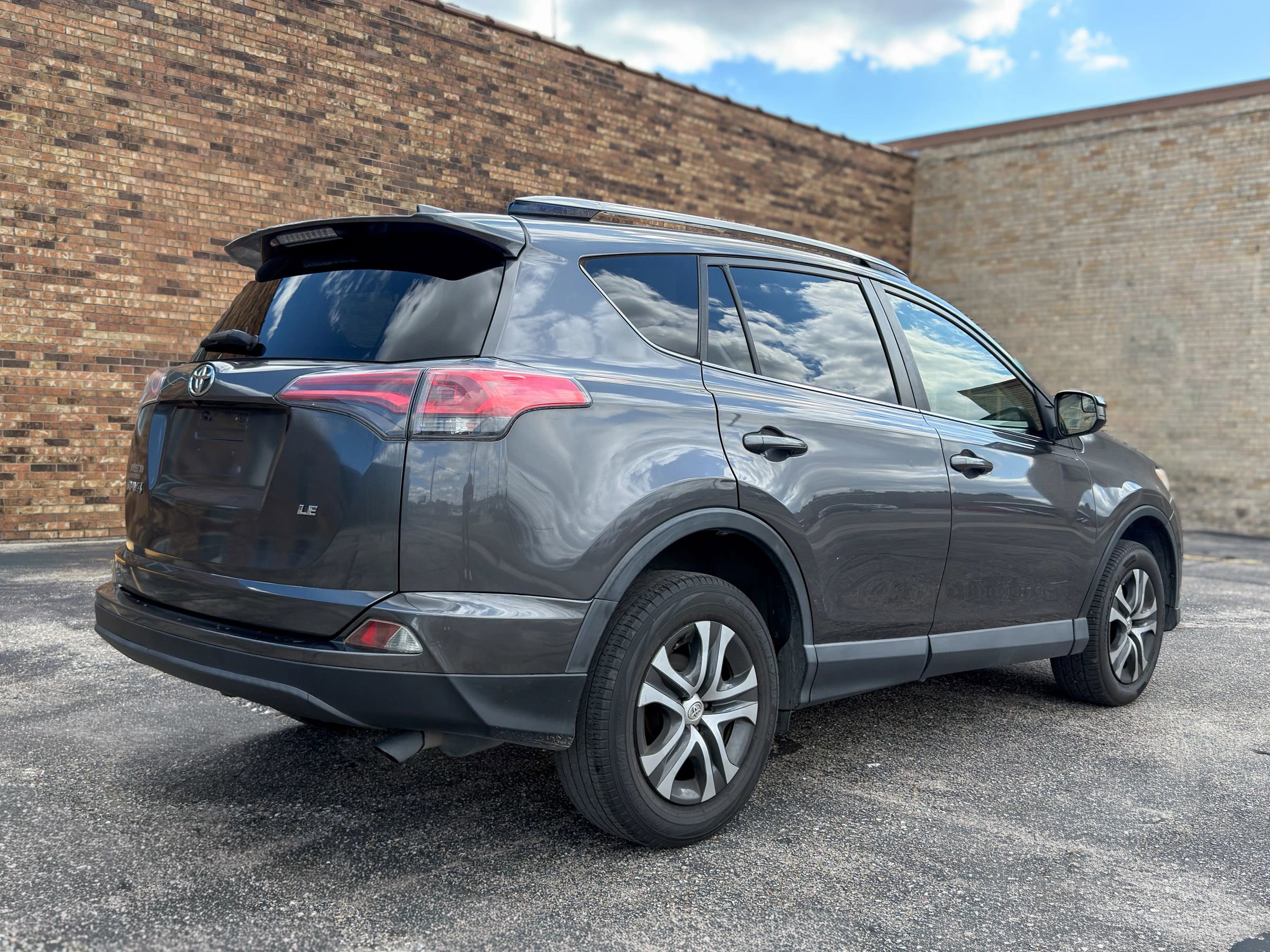 Used 2017 Toyota RAV4 LE FWD image 8