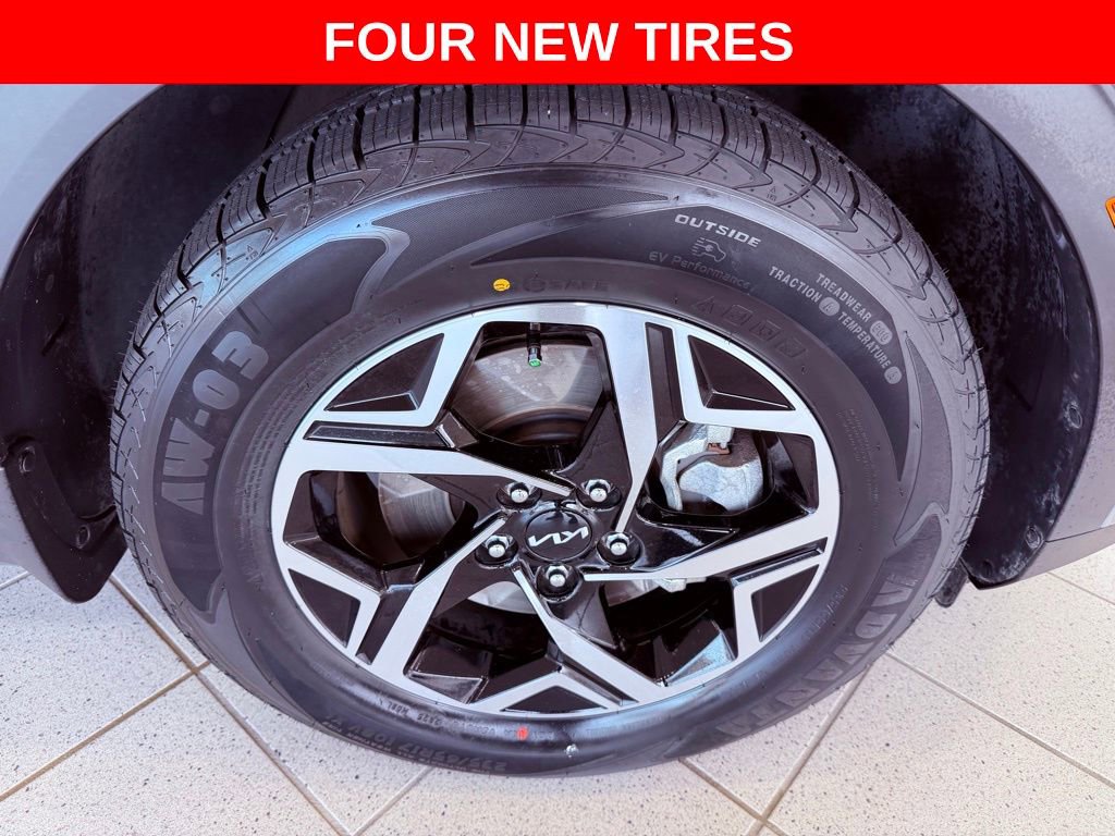 Used 2023 Kia Sportage LX image 4