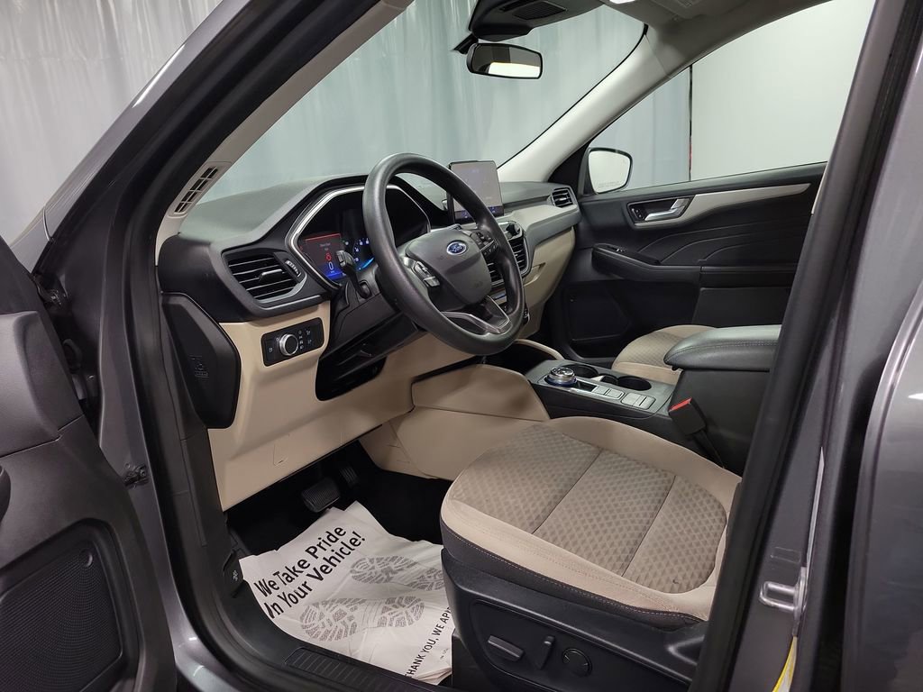 Used 2021 Ford Escape SE image 12